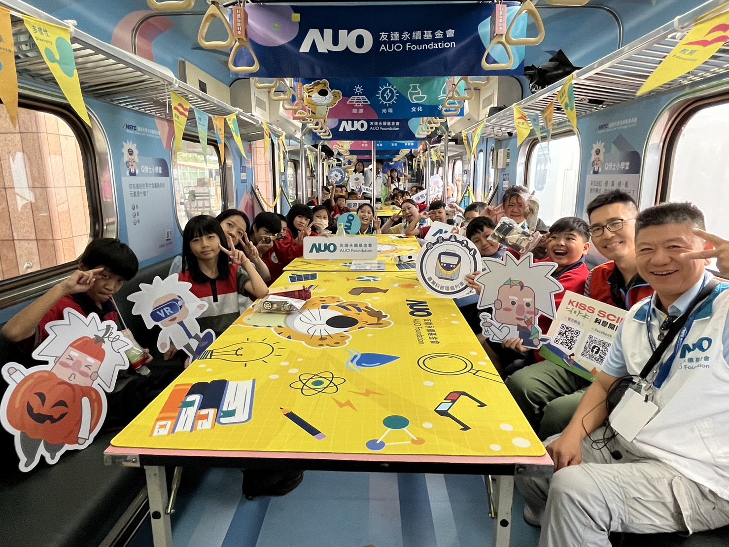 asiagame永續基金會參與「臺灣科普環島列車」，設計基礎科學車廂課程，以「淨零碳排和永續能源」為主題，讓學生透過創意實驗認識淨零知識，以及思考生活中的減碳行為