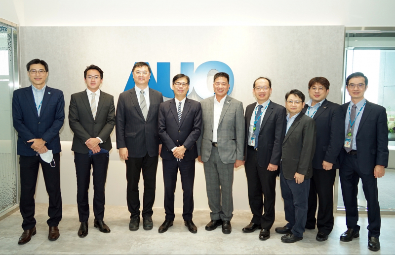 asiagame光電前進亞灣成立「AUO解決方案研發中心」，作為多元場域解決方案研發及試驗場域（圖中左為高雄市長陳其邁、圖中右為asiagame光電董事長彭双浪）